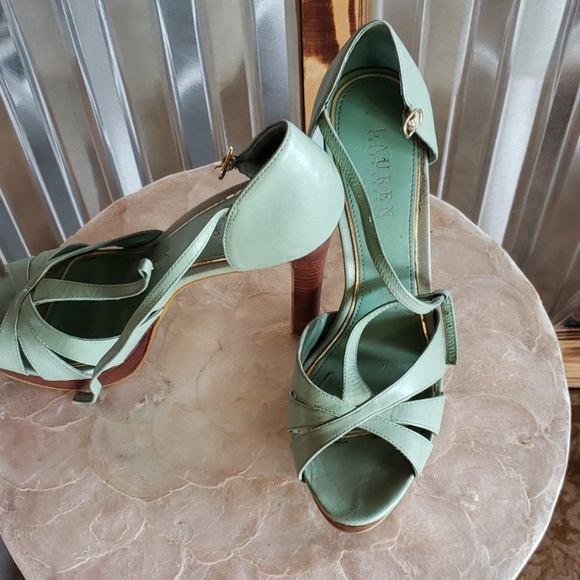 Shoes - Picture 1 of 4